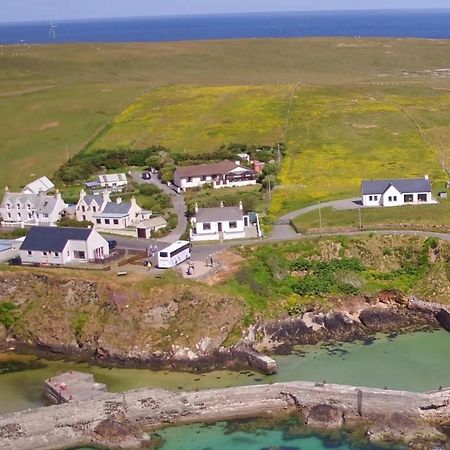 Road End Cottage Port of Ness Exterior photo