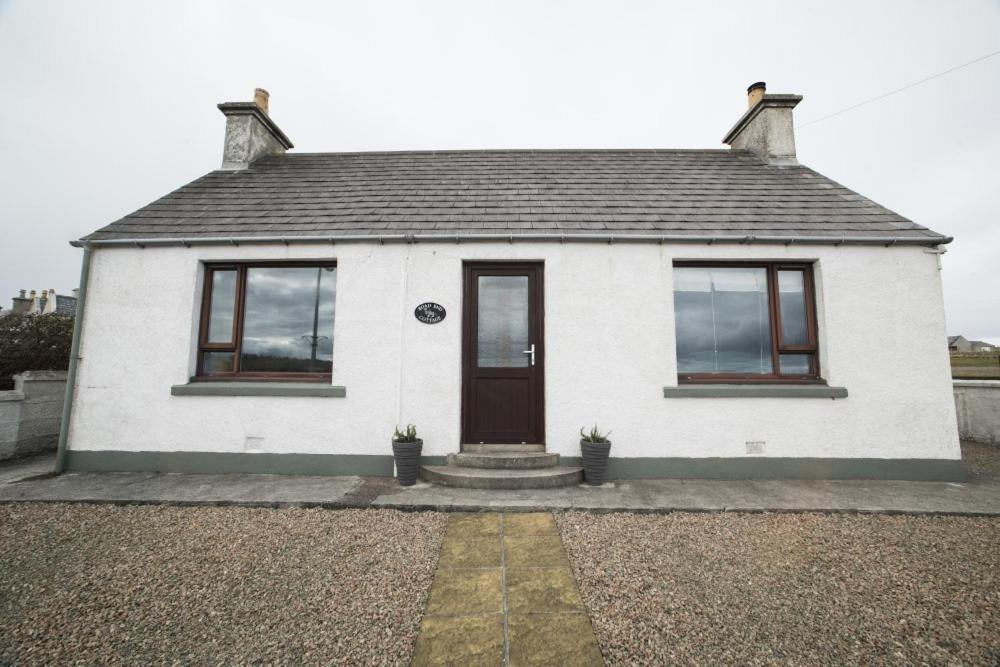 Road End Cottage Port of Ness Exterior photo